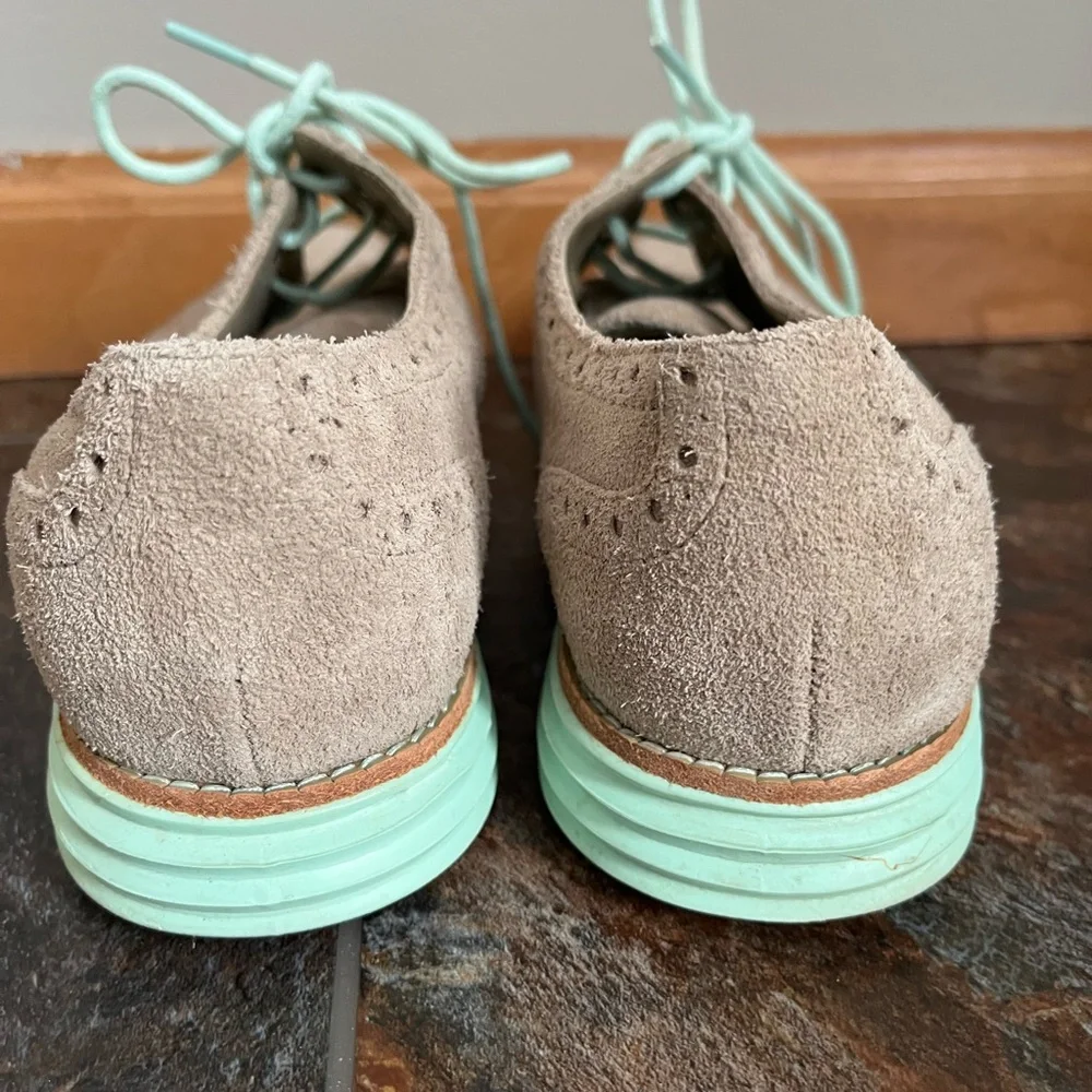 Women’s Cole Haan Lunargrand taupe suede wingtip oxford lace up shoe. Size 7B - Picture 6 of 9